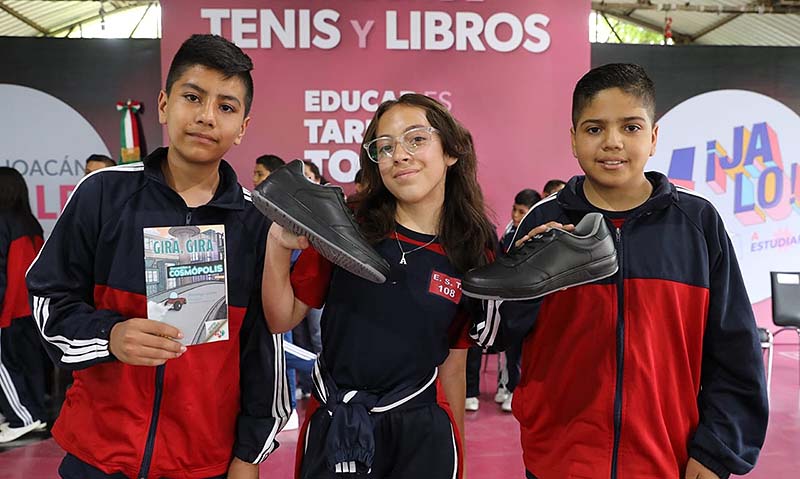 Arranca Bedolla entrega de tenis a estudiantes de secundaria