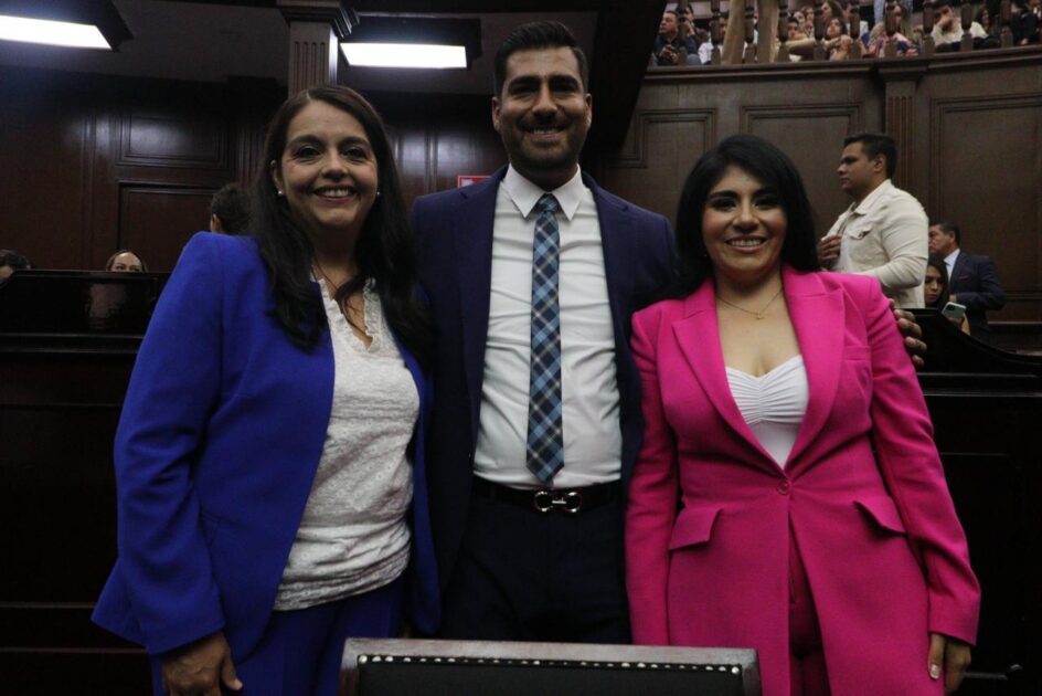 Rinden protesta legisladores de Acción Nacional