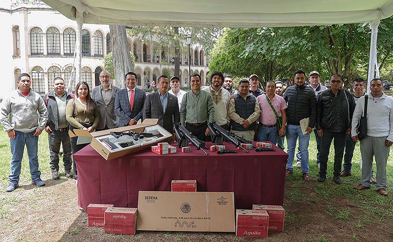 Entrega Gobierno de Michoacán armas y equipos a comunidades indígenas con certificación ante Sedena