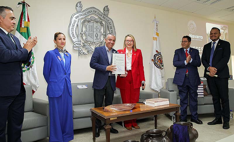 Reconoce UMSNH labor de Navarro García como secretario de Administración