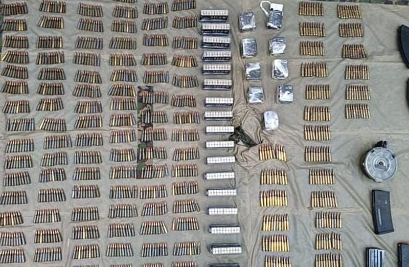 SSP y Sedena aseguran mil 860 cartuchos útiles, cargadores y un vehículo robado, en Buenavista