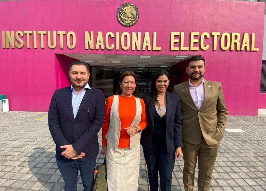 Acuden al INE, líder del PRD tienen el compromiso de establecer una plataforma política sólida