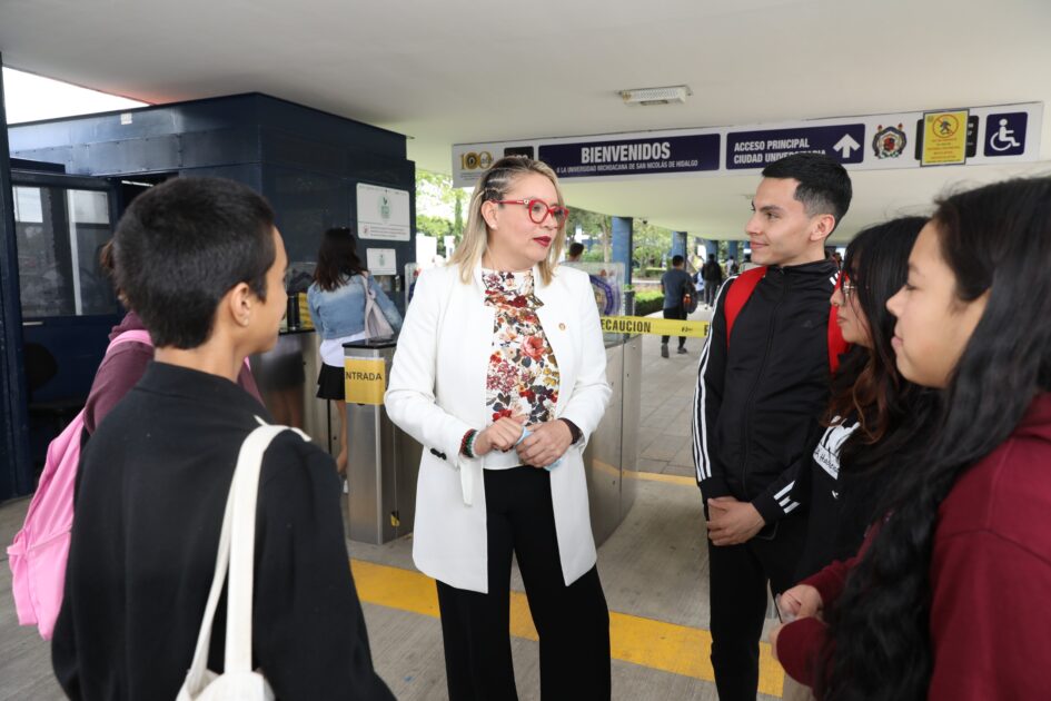 Las y los peatones son primero en la Universidad Michoacana