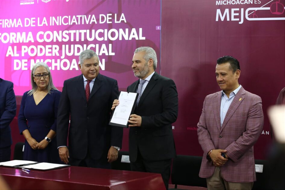 Jueces y magistrados por voto popular; Bedolla firma iniciativa de reforma al Poder Judicial