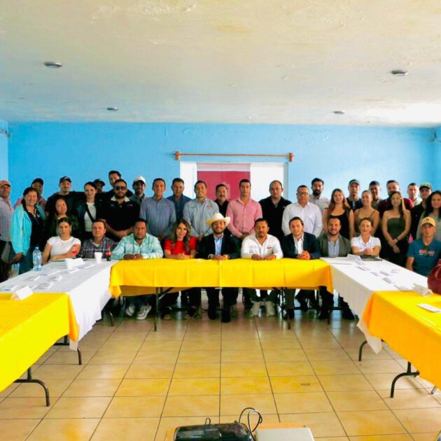 Éxito Conversatorio “Jóvenes Emprendedores se Reúnen en Los Reyes”