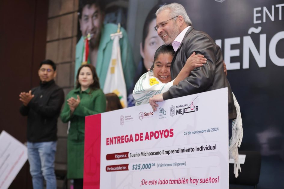 Gobierno de Bedolla comprometido con migrantes; entrega 55 apoyos