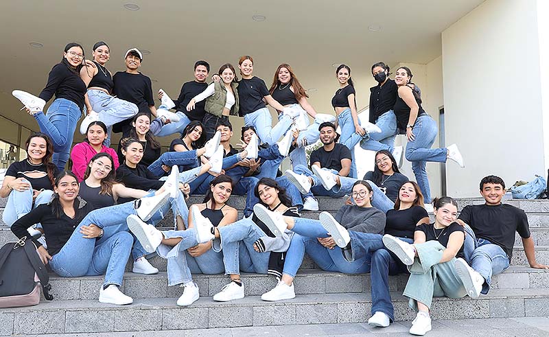 Rectora invita a estudiantes a acercarse al deporte y a la cultura; se reúne con equipo de Porristas nicolaitas