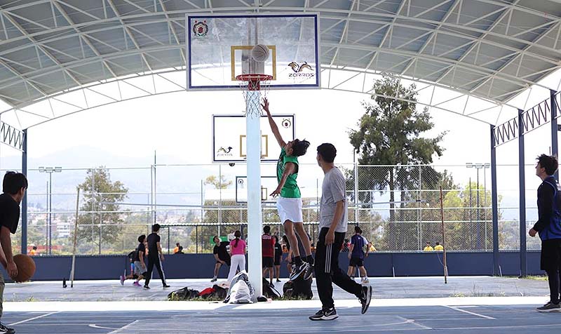 Yarabí Ávila le da un nuevo rostro a la infraestructura deportiva al construir nuevas techumbres