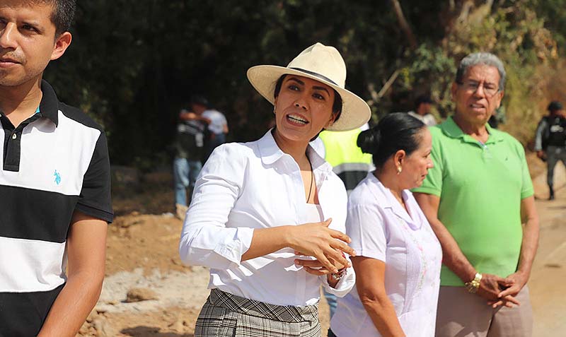 Fanny Arreola rehabilita libramiento Acahuato-Tancitaro