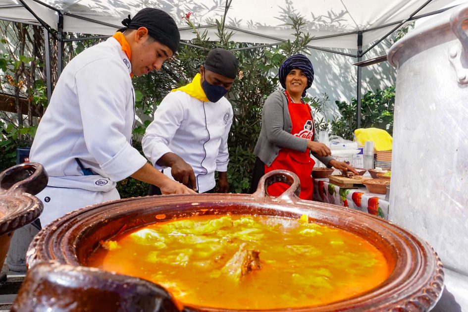 Celebran “7º Encuentro de Cocineras Tradicionales y Mezcaleros” en Morelia