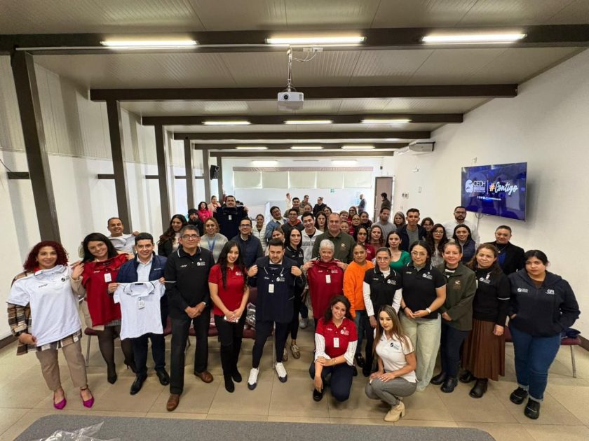 Entregan playeras institucionales a personal de la Comisión Estatal de los Derechos Humanos de Michoacán