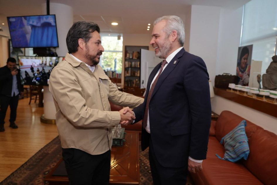 Bedolla y Zoé Robledo revisan acciones y proyectos del IMSS para Michoacán