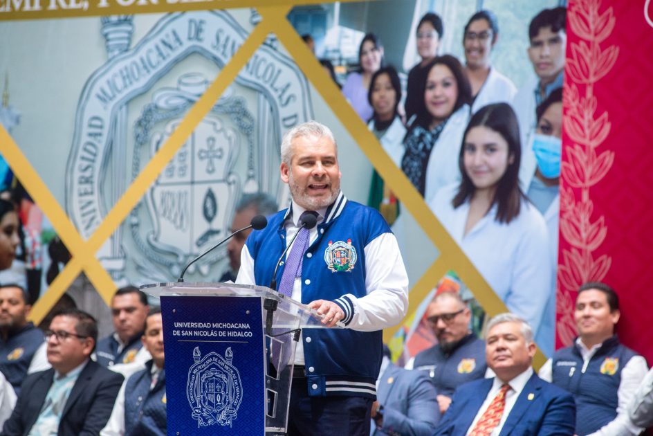 Gobernador firma Decreto de Promulgación de la Reforma Constitucional a la Universidad Michoacana