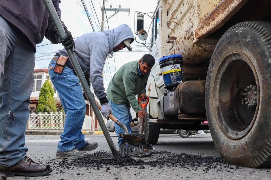 Continúa Mónica Valdez programa de bacheo en Zacapu
