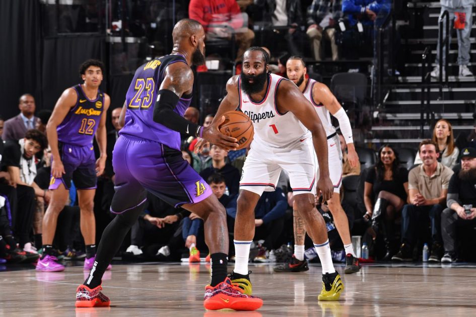 En el clásico angelino de la NBA, Clippers derrotó a los Lakers en el Intuit Dome