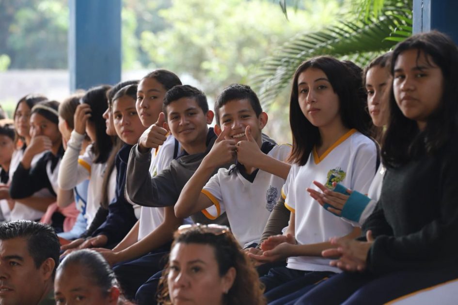 Este jueves regresan a clases más de 900 mil estudiantes de nivel básico: SEE