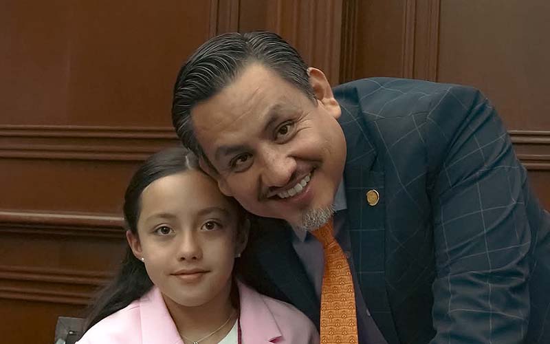 Protección de los derechos de las niñas y niños es un compromiso permanente de la bancada naranja: Víctor Manríquez