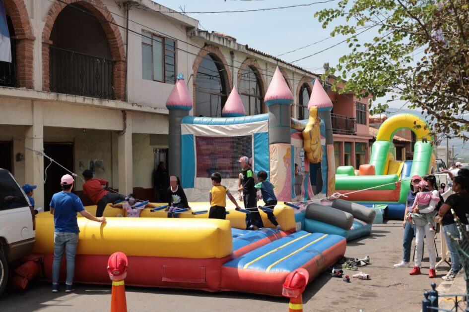 Niñas y niños vivieron una feliz Feria de la Niñez en Santiago Undameo