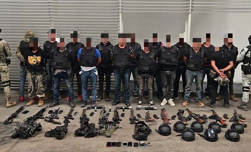 Duro golpe al crimen en Zinapécuaro; 17 detenidos y 14 armas largas aseguradas: SSP