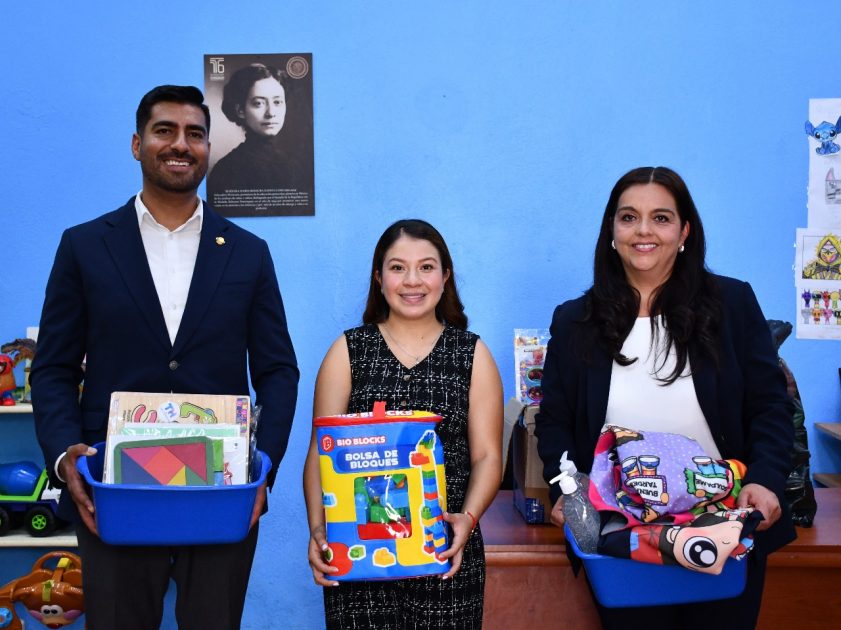 Con develación de placa en Ludoteca del Congreso, se reconoce legado de Rosaura Zapata: Tere Herrera