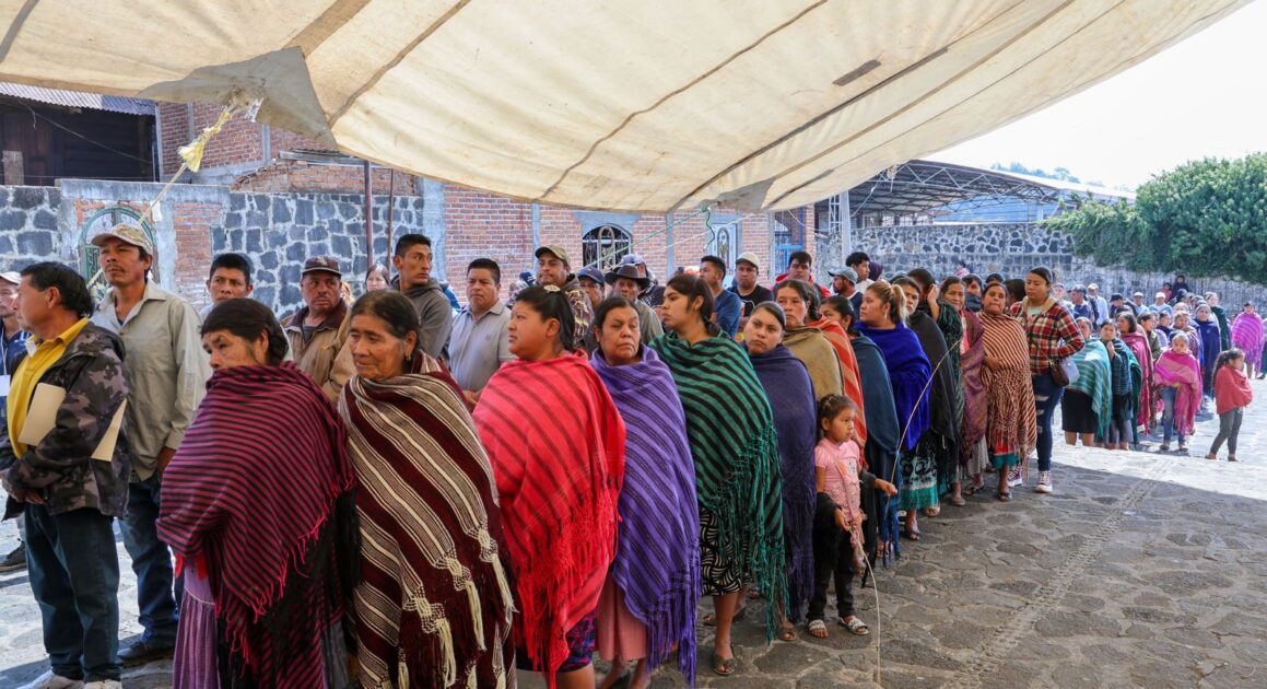 Comunidades de Charapan y San Bartolomé Cocucho rechazan regirse por usos y costumbres; prefieren el sistema de partidos