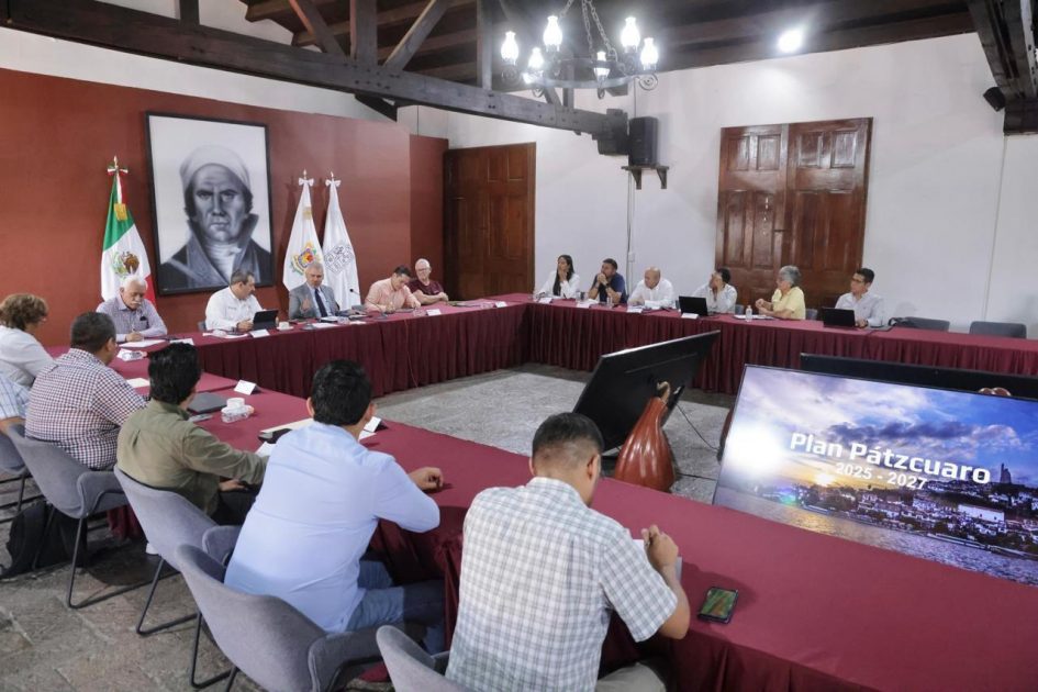 Bedolla enviará a la federación propuesta de atención integral para el lago de Pátzcuaro