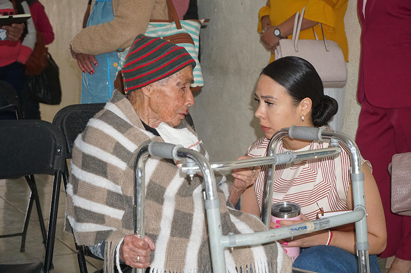 Una historia diferente: Diana Caballero entrega aparatos funcionales que transforman vidas en Queréndaro