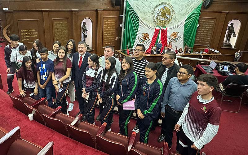 Presenta Vicente Gómez iniciativa para incluir la violencia digital en la Ley de Derechos de NNA