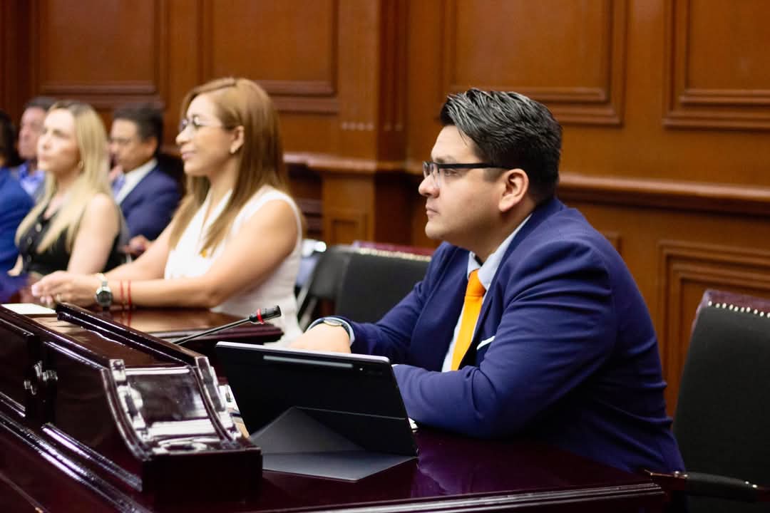 La atención oportuna y de calidad a niños y jóvenes con cáncer, salvaría muchas vidas: Toño Carreño