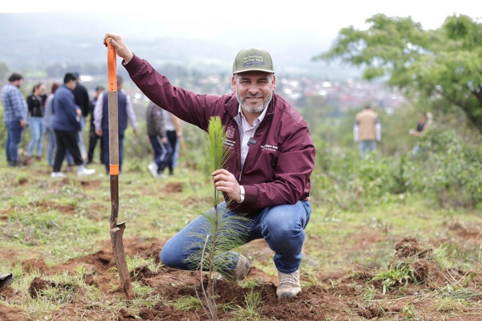 Bedolla anuncia plantación de 70 mil árboles en zona urbana de Uruapan