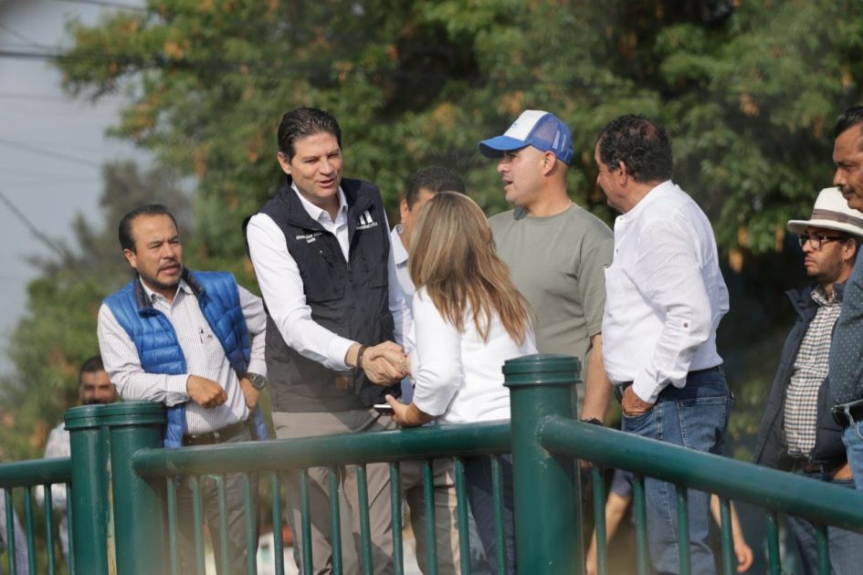 Alfonso Martínez supervisa trabajos de desazolve en dren Arroyo de Tierras