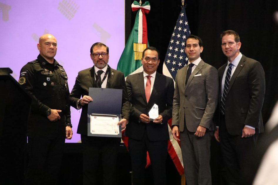 SSP y FGE reciben reconocimiento por combate al uso ilegal de explosivos y armas de fuego