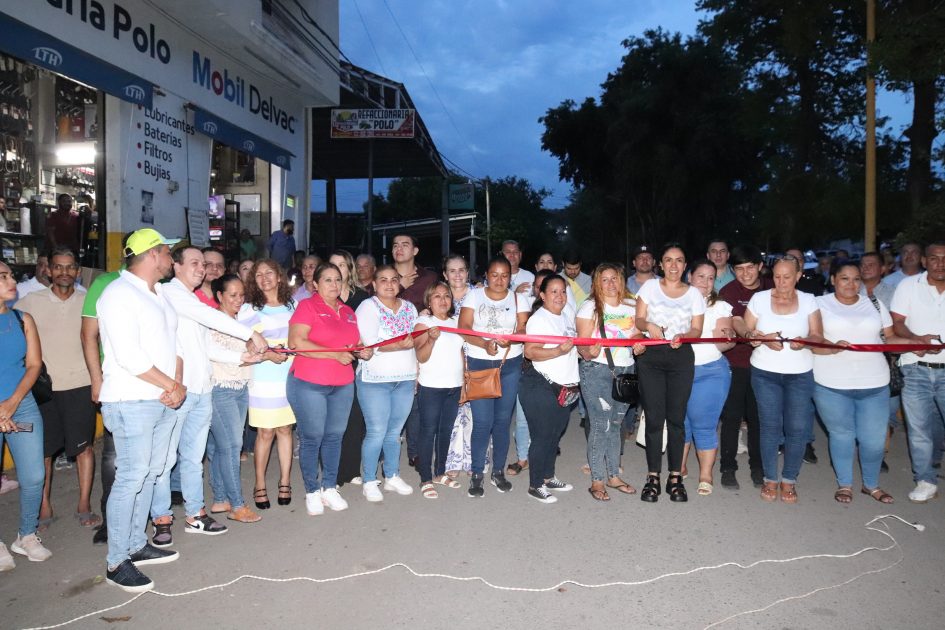 Se instalan más de 4,800 luminarias LED en Apatzingán para fortalecer el bienestar ciudadano.