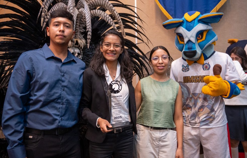 Estudiantes nicolaitas reciben el Reconocimiento al Mérito Académico Industrial