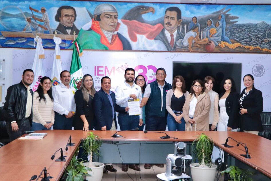 PRD Michoacán presenta ante el IEM a Martín García Avilés como su nuevo representante partidista ante el Consejo General