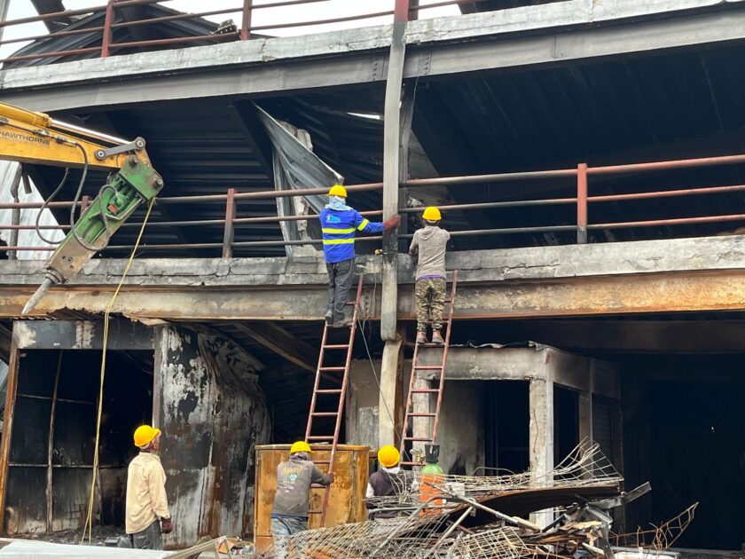 Concesionarios de estacionamiento del Mercado Independencia dan atole con dedo a Gobierno Municipal: Poncho