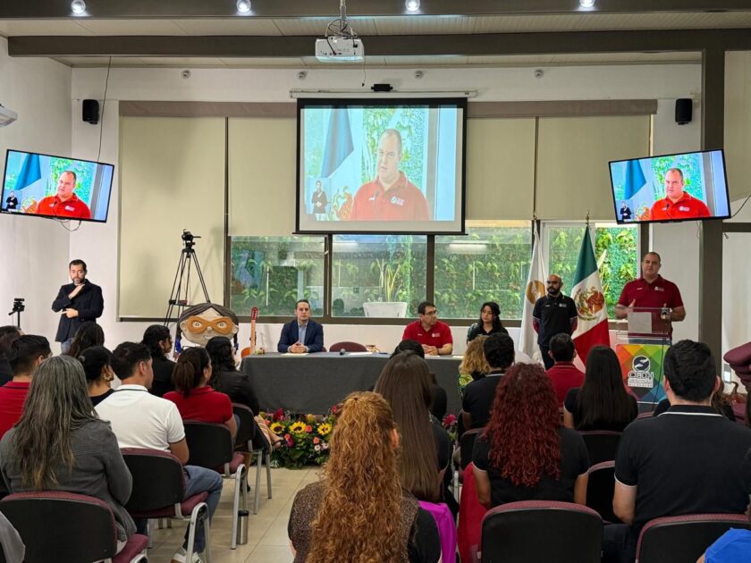 Por primera vez, personal de la Comisión Estatal de Derechos Humanos recibe capacitación en Lengua de Señas Mexicanas