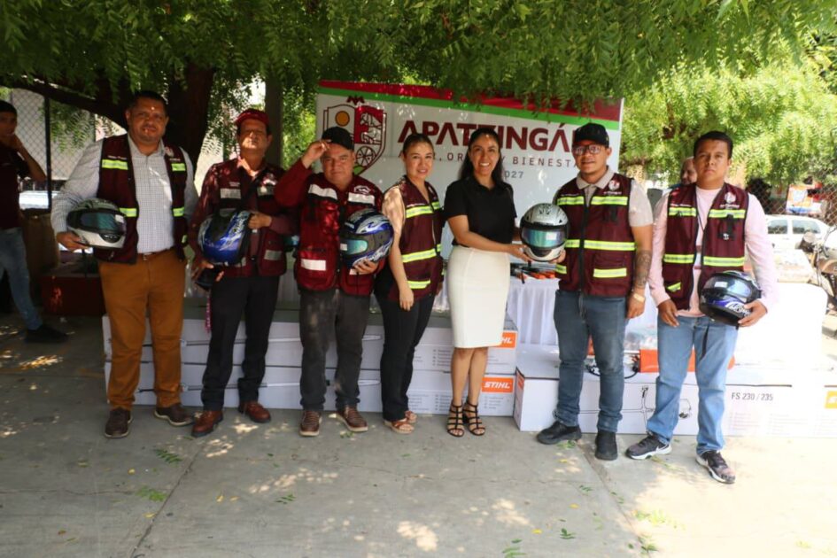 La presidenta Fanny Arreola fortalece al personal municipal con entrega de material y equipamiento