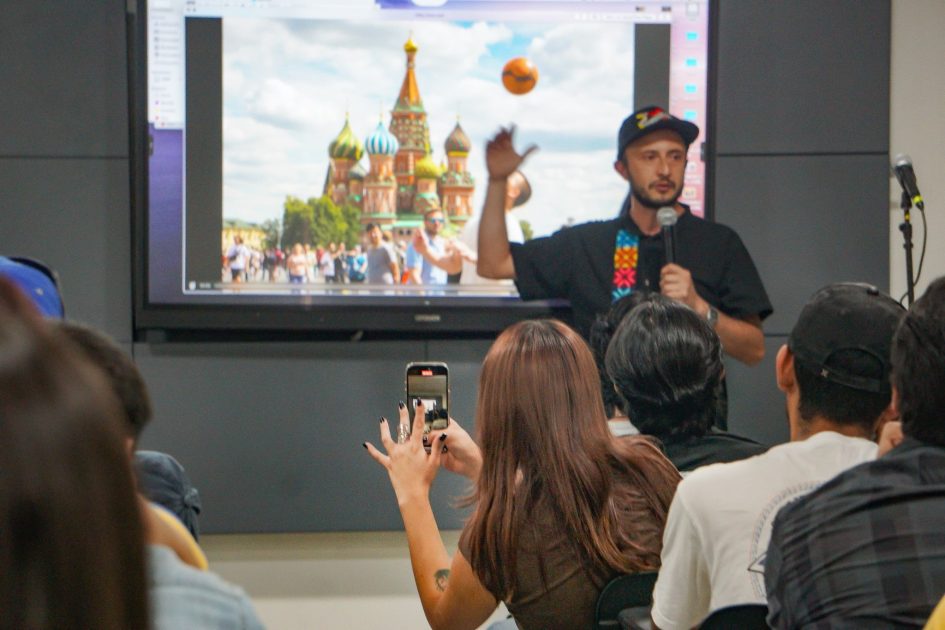 Retos y riesgos del fotoperiodismo, desde la Mirada de Enrique Castro