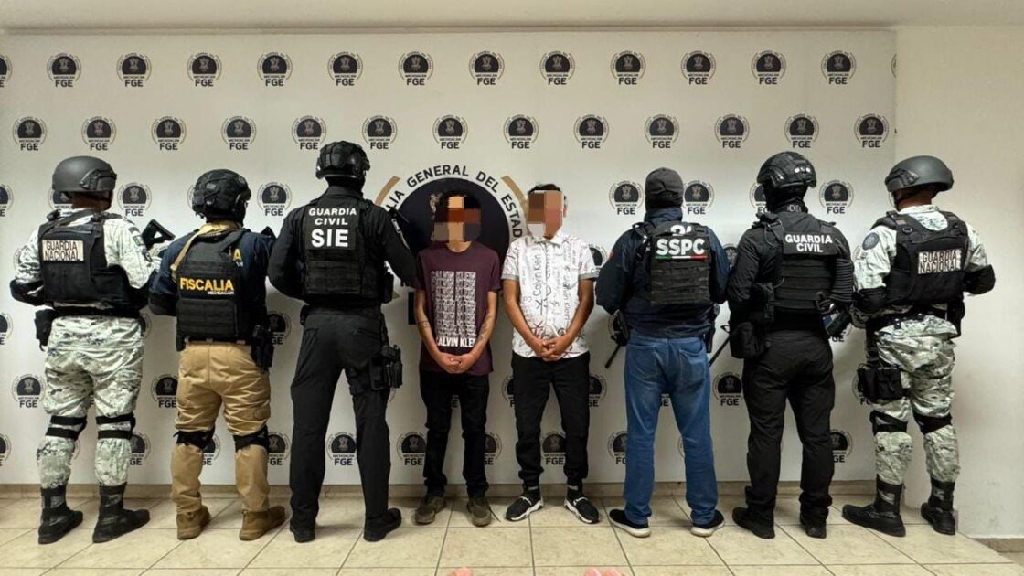 Detienen fuerzas estatales y federales a dos presuntos extorsionadores en Uruapan