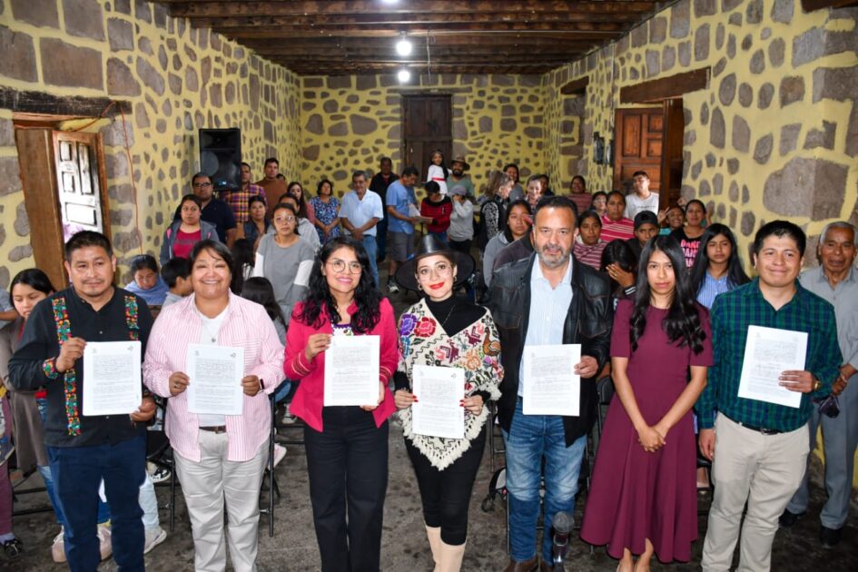 Julio Arreola impulsa acciones contra la violencia hacia mujeres purépechas en Cuanajo