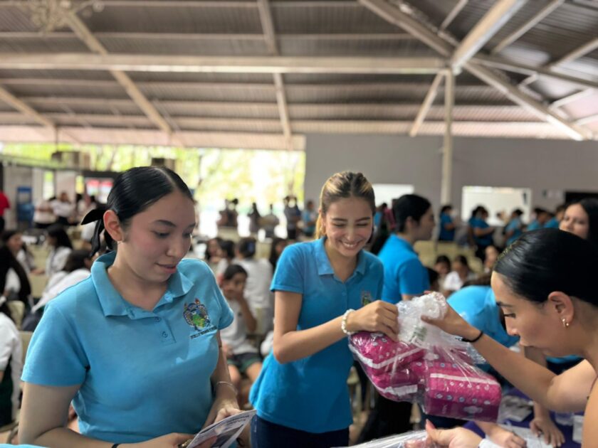 Arrancó caravana Jalo x las Mujeres; llevó productos menstruales a Apatzingán
