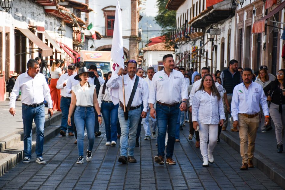 Julio Arreola Encabeza Marcha y Mensaje por la Paz en Pátzcuaro