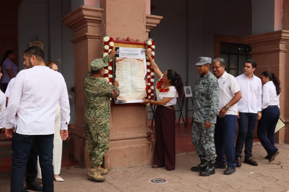 Con Bando Solemne, Fanny Arreola inaugura el espíritu patrio en Apatzingán
