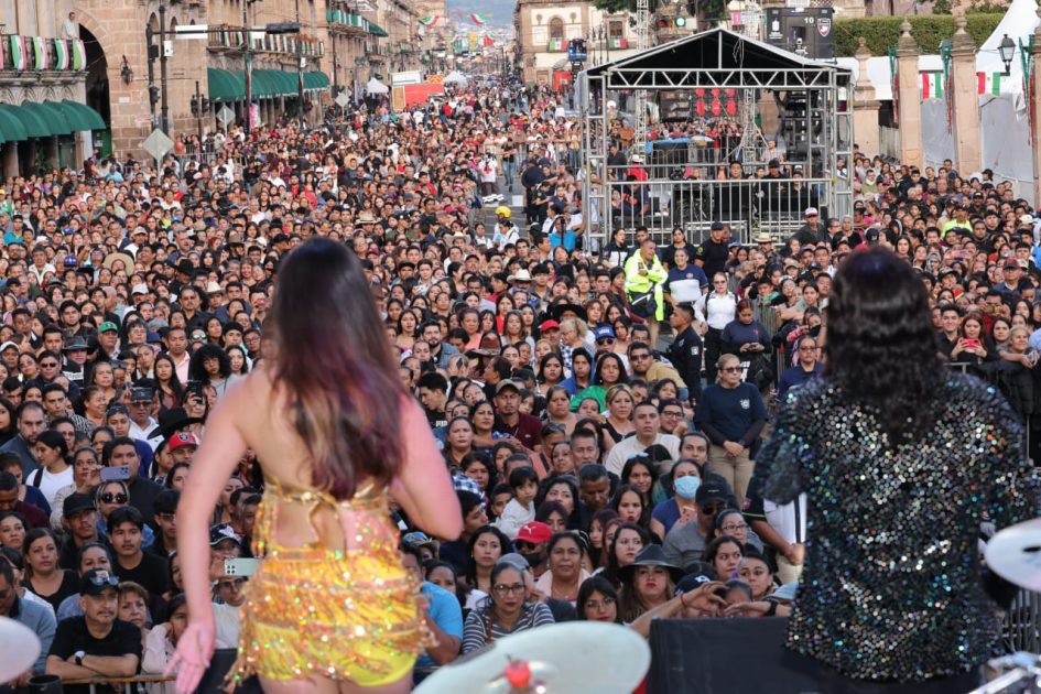 Jorge Luis Solís, el doble del Buki, le pone ritmo al Concierto por aniversario de Morelos