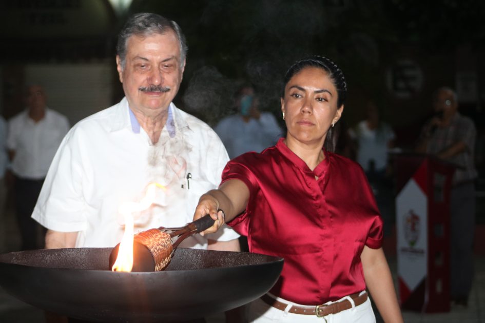 Apatzingán recibe con orgullo el Fuego Patrio 2025