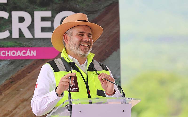 Rehabilitación carretera en Michoacán al 45 %; se abre camino al desarrollo: Bedolla