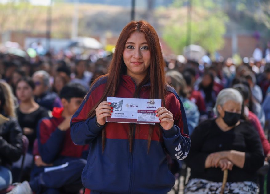Directores de escuelas, aliados para becas a sus alumnos: Gabriela Molina