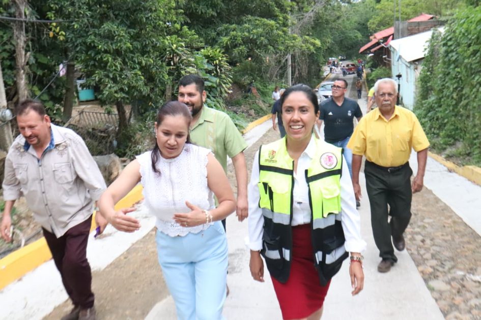 Santiago Acahuato avanza con nueva infraestructura: Fanny Arreola