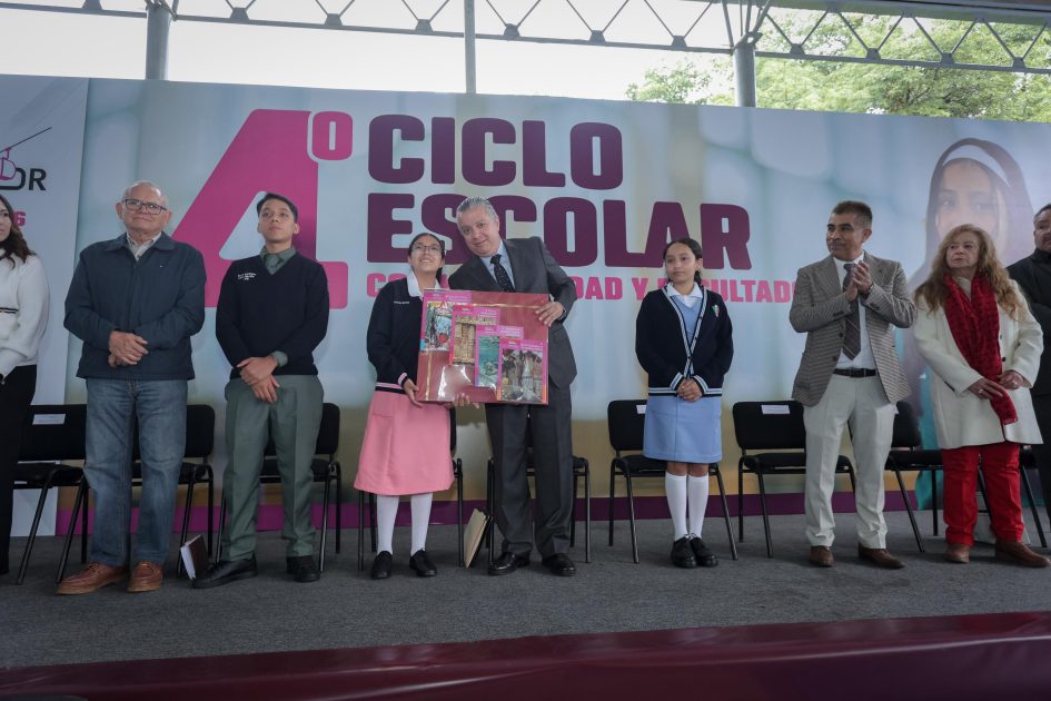 Ciclo escolar en secundaria 2 inicia con arranque de obra: Luis Navarro